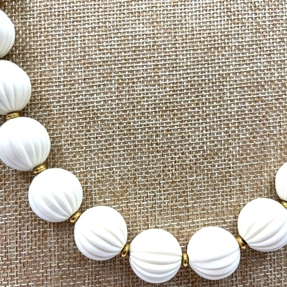 Large Plastic cream Round Textured Beads Necklace with gold tone beads 24” - Picture 4 of 7